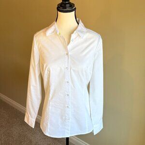 Reitmans white crisp tailored long sleeved cuffed buttoned up blouse Size 9